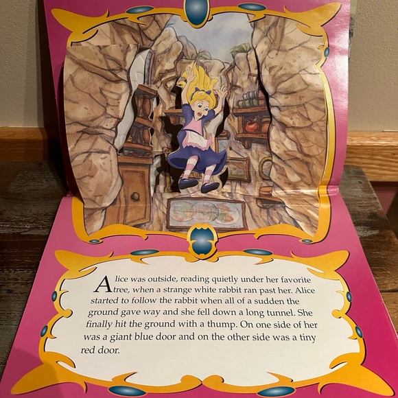 Alice in Wonderland Pop-up book vintage 2002 Creative Publishing great condition - Picture 2 of 6